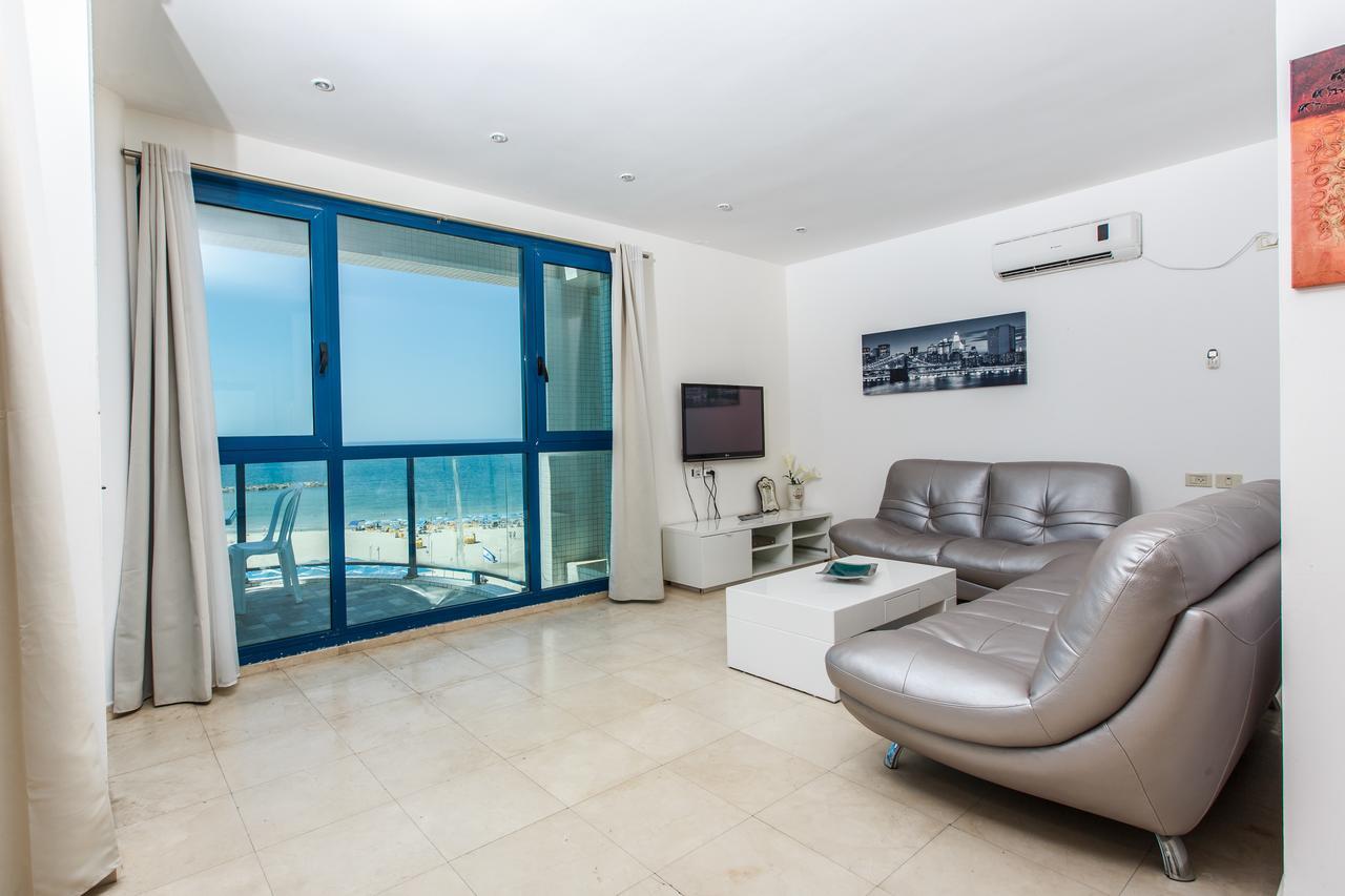 Ocean Front Apartments First Line To The Beach Tel Aviv Exterior foto