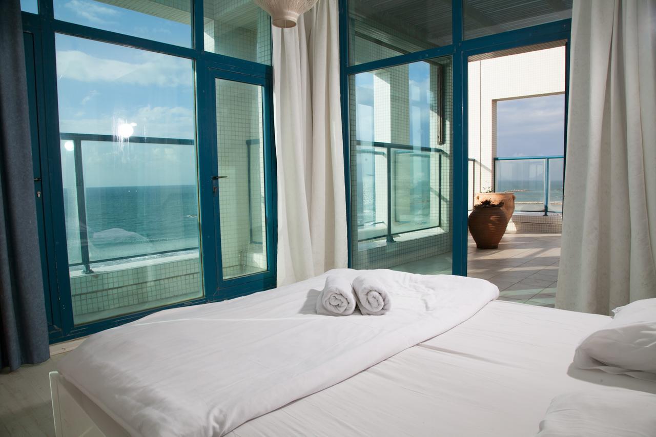 Ocean Front Apartments First Line To The Beach Tel Aviv Exterior foto