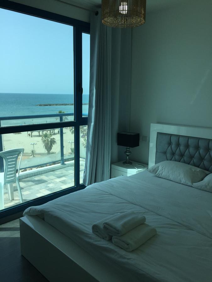 Ocean Front Apartments First Line To The Beach Tel Aviv Exterior foto